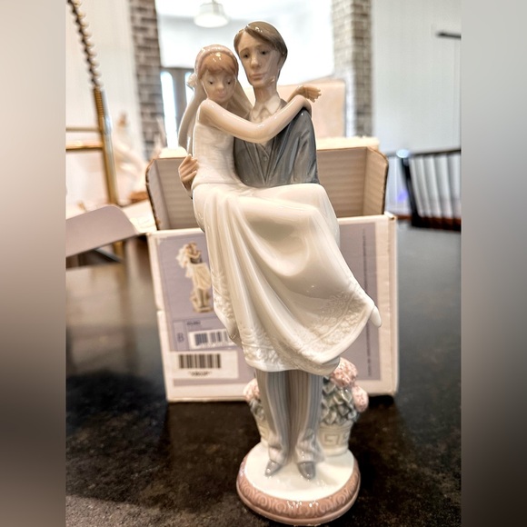 *NIB* LLADRO Over the Threshold Figurine in Original Box NEW/EXCELLENT CONDITION - Picture 5 of 8